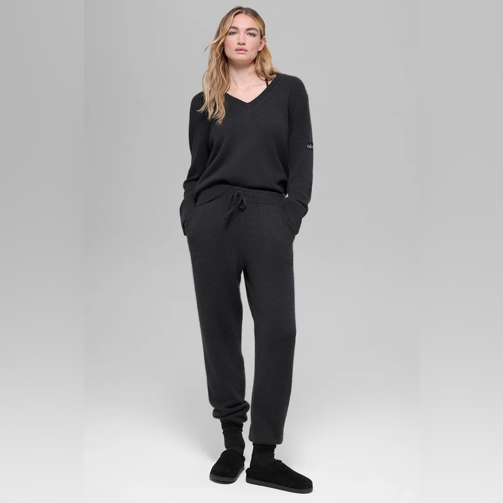 Alo Yoga Wool Cashmere New Class Oversized V-Neck Sweater Black SzSmall - Picture 2 of 8